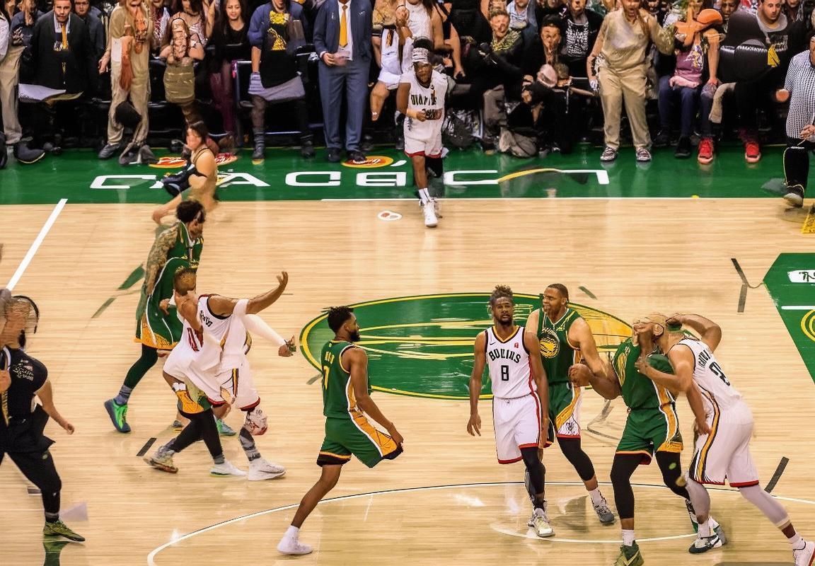 2016年NBA勇士vs雄鹿常规赛焦点战：火花对决尘埃落定(图1)